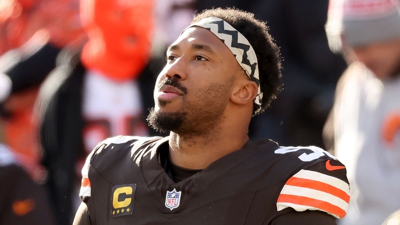 Myles Garrett pääsi vihdoin pukemaan Los Angeles Ramsin pelipaitaa numerolla 95